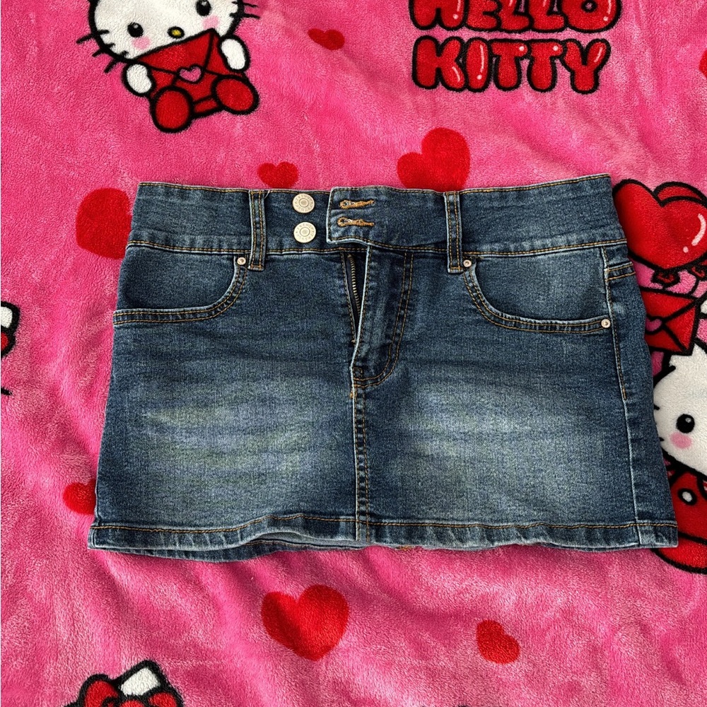 Low rise mini skirt